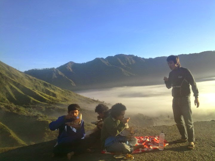 Sarapan di puncak